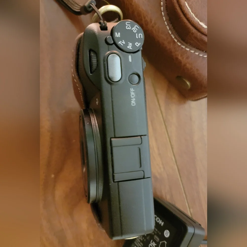 Ricoh GRiii Digitial Camera - Picture 3 of 6